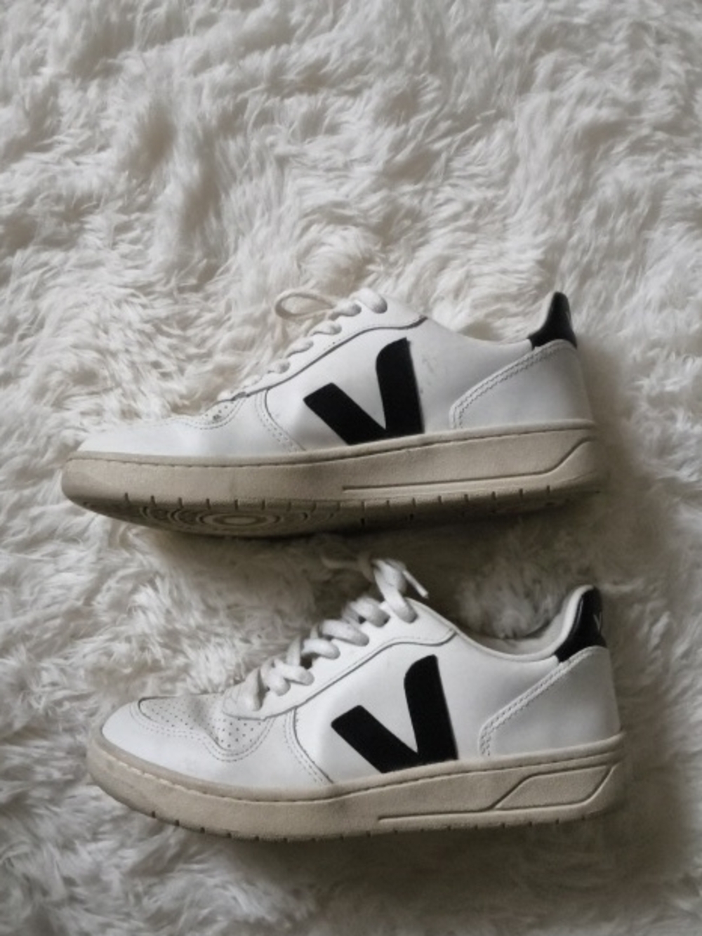 Veja White Leather Sneakers with Black V Logo Sz US 6 Euro 37